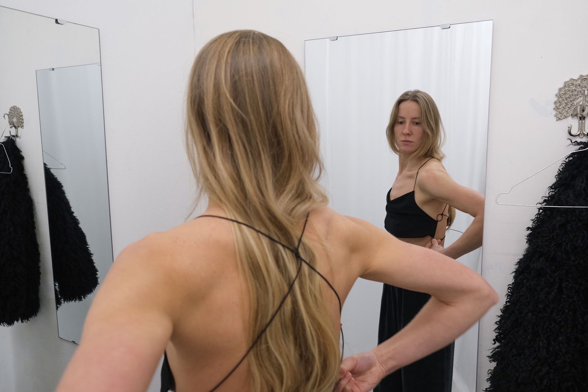 Backless cropped top