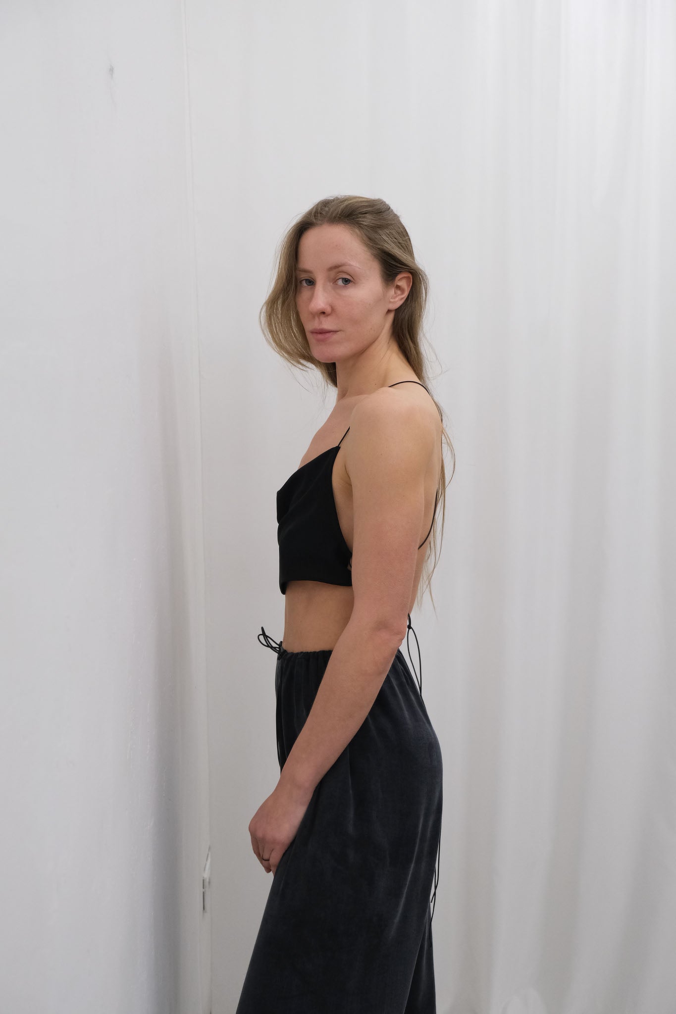 Backless cropped top