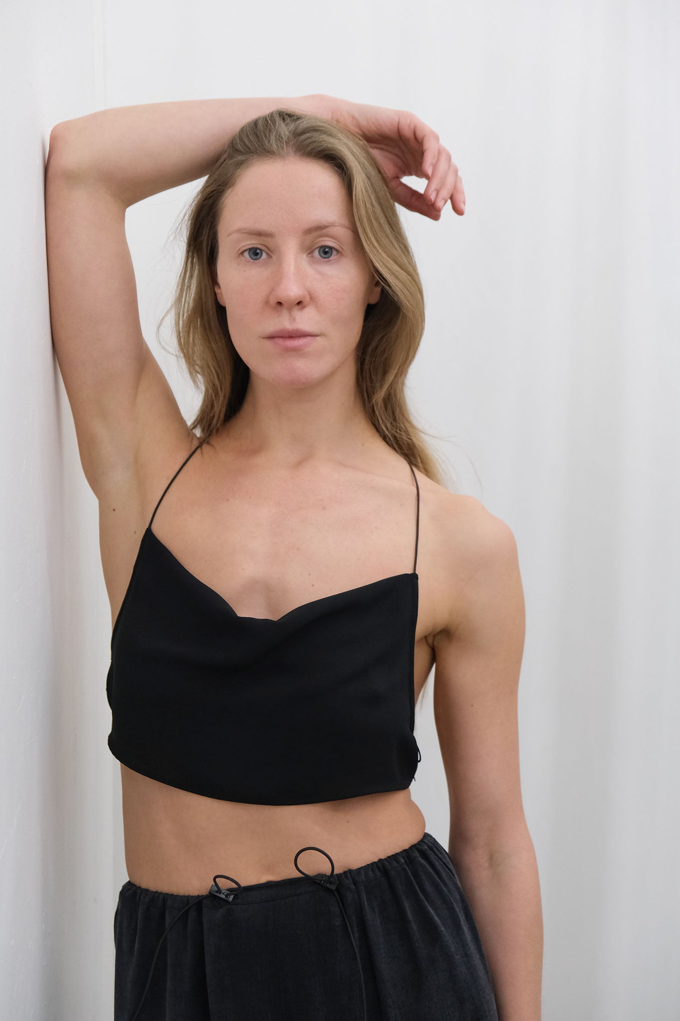 Backless cropped top