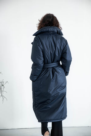 Long puffy coat in navy blue