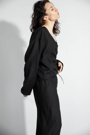 V-neck rushed linen top in black