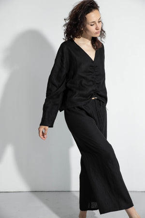 V-neck rushed linen top in black